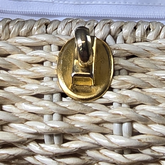 Elegant Cream Woven Handbag - Picture 6 of 10